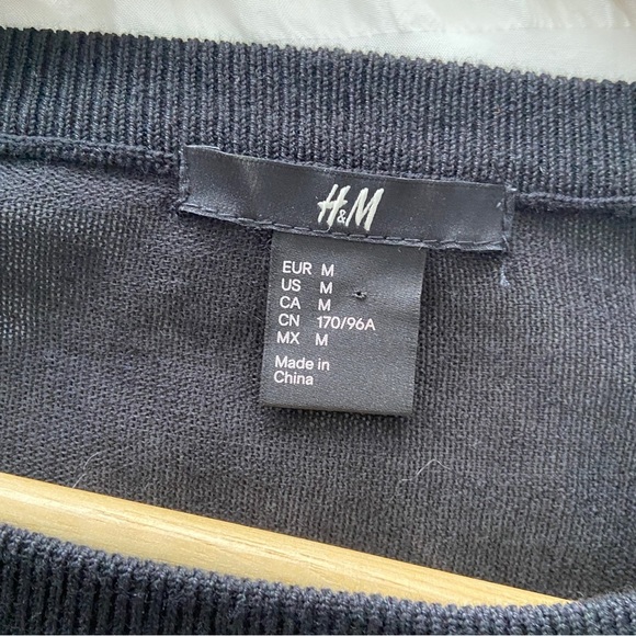 H & M BLACK/TEAL MIXED MEDIA TOP/LIGHT SWEATER, MEDIUM - Picture 8 of 9